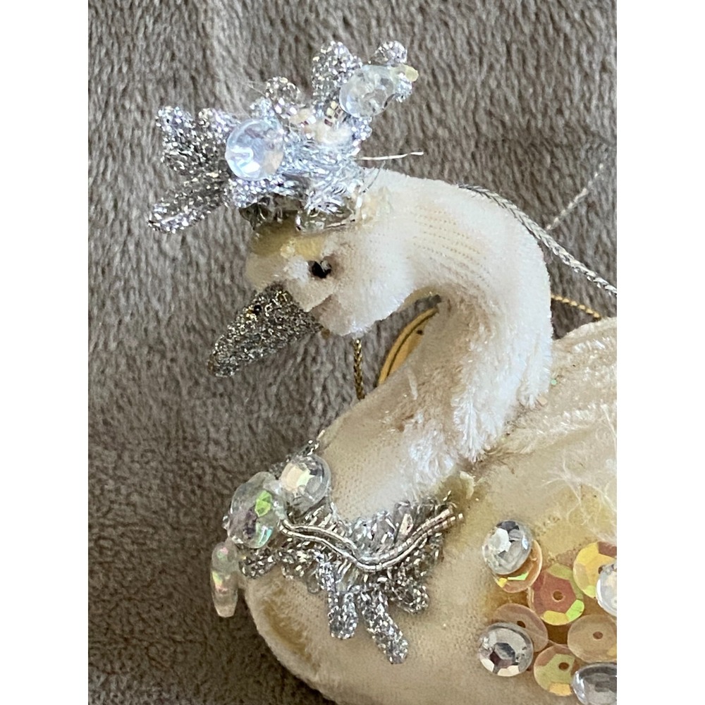 Vtg KATHERINE'S COLLECTION ~Pair of Velvet Feather Sequin Glitter Swan Ornaments - Picture 5 of 15